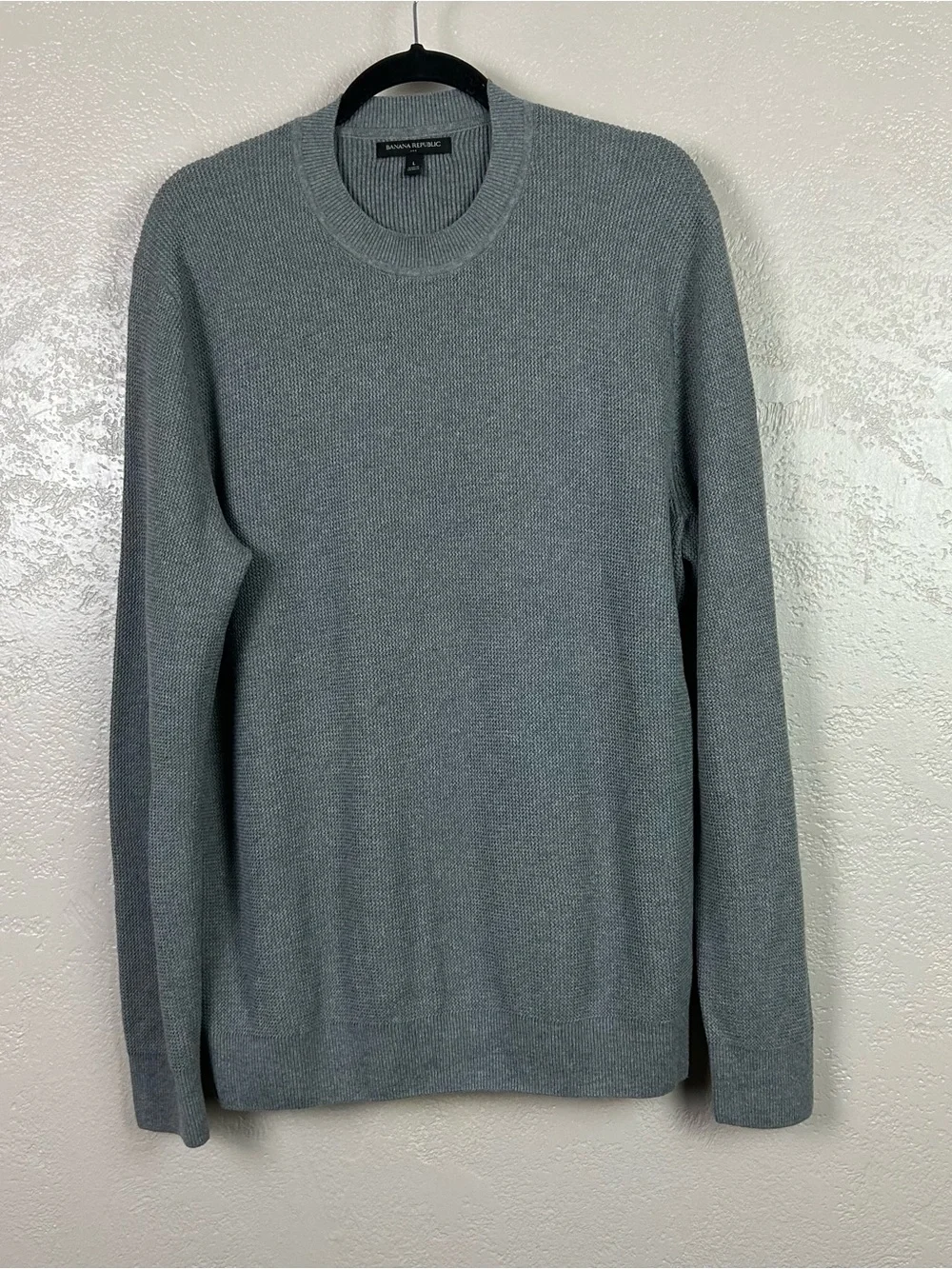 Banana Republic Men’s Light Gray Crewneck Sweater